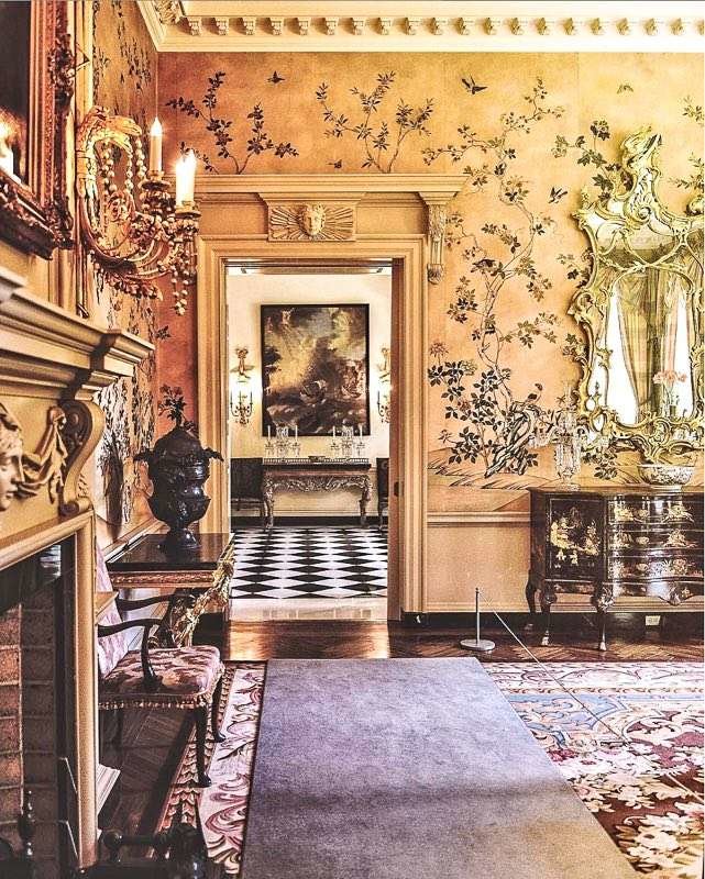 Swan House dining room in shades of peach and green